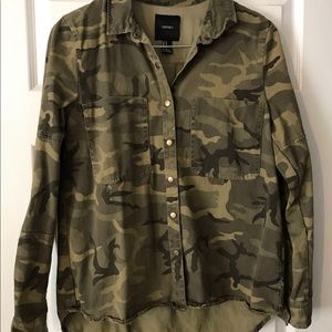 Excellent Condition- Forever 21 Women’s Camouflage Shacket